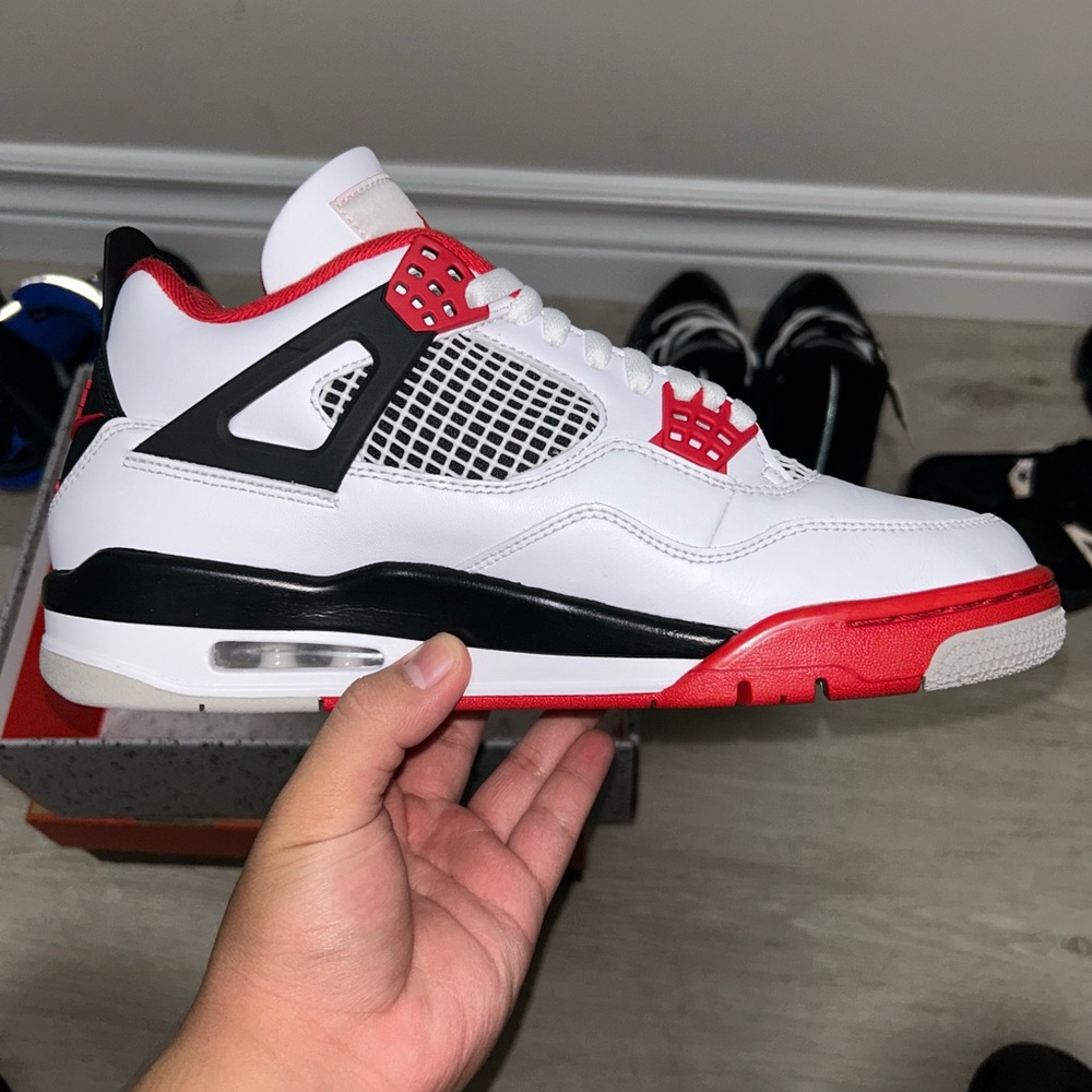 Jordan 4 Fire Red - Picture 3 of 13